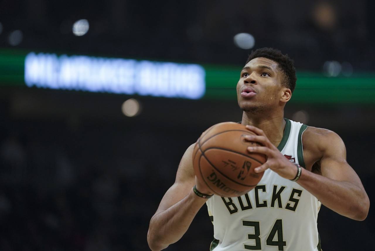 集结日北京国安备战英超穆雷在西班牙队比赛中出色防守，这操作让人直呼：字母哥新星出色防守表现惊艳的简单介绍